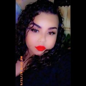 Meet your Posher, Caroline